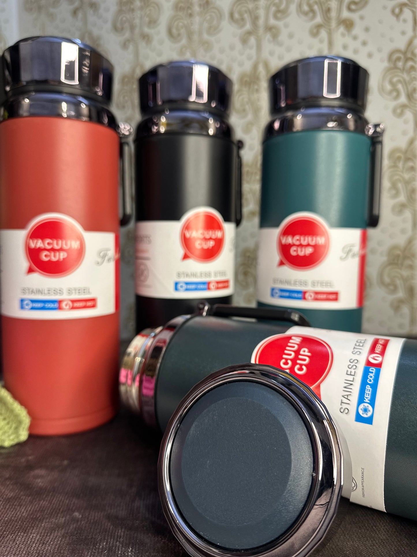 Vacuum insulated water bottle