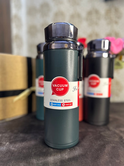 Vacuum insulated water bottle