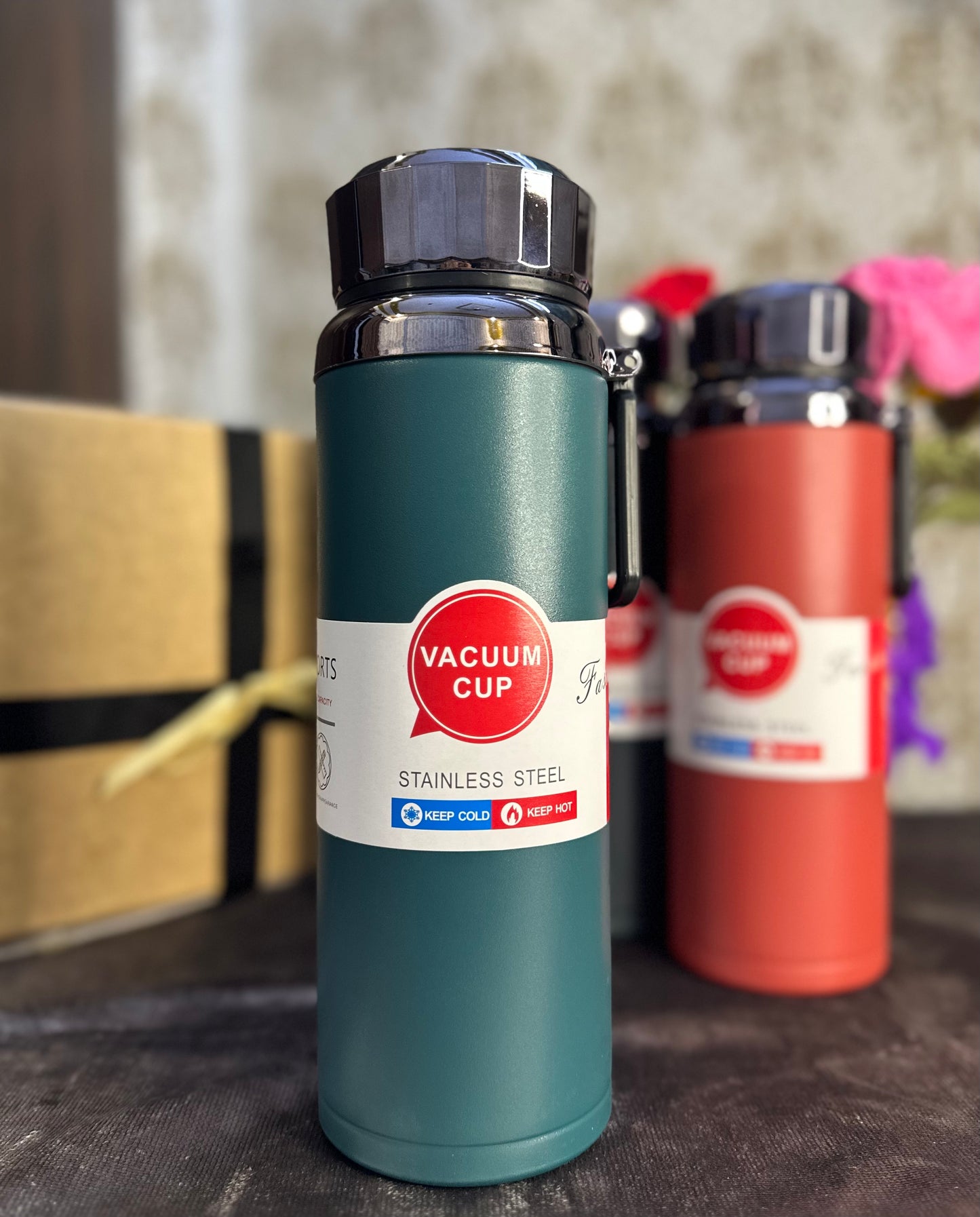 Vacuum insulated water bottle