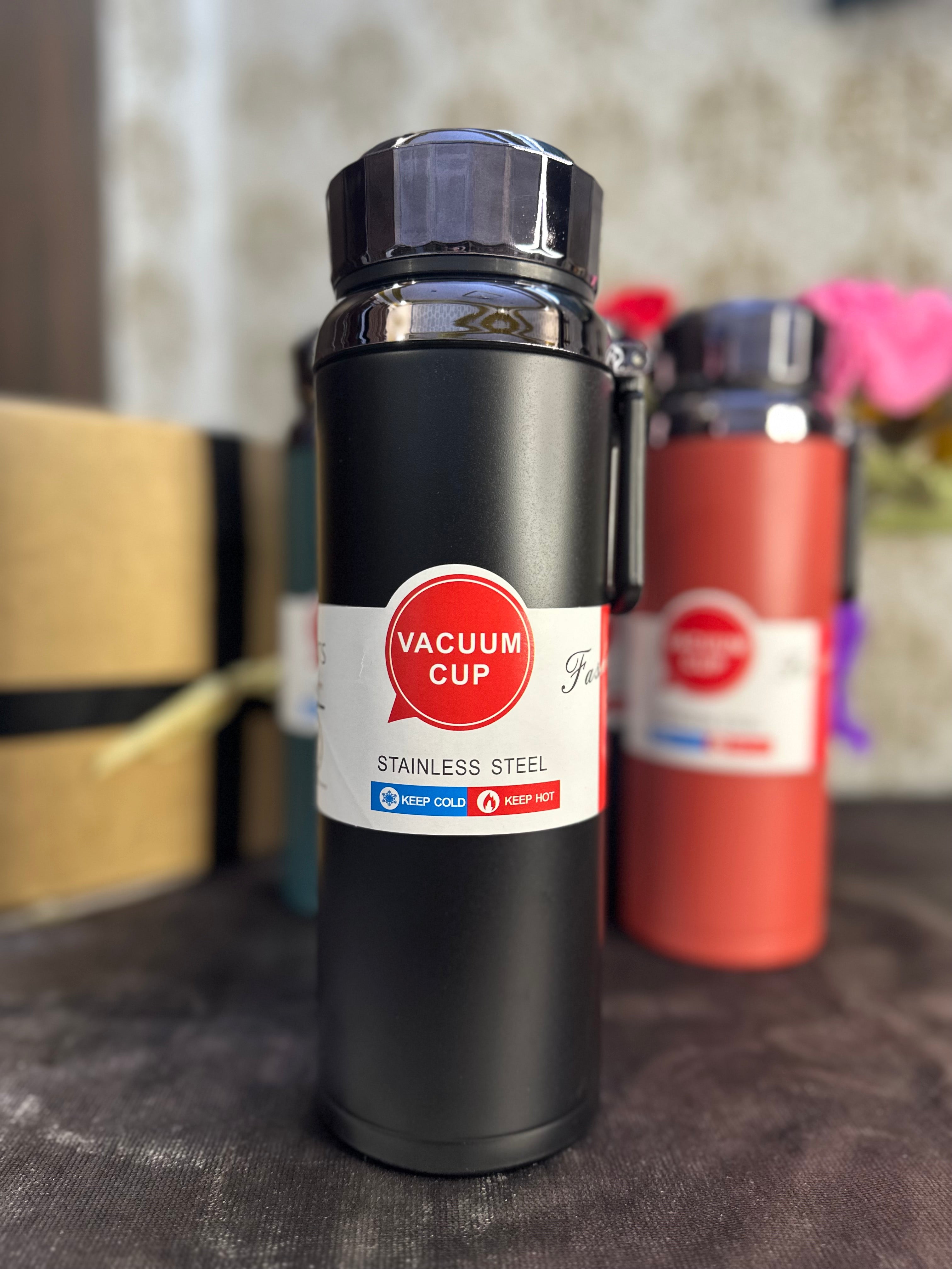 Vacuum insulated water bottle