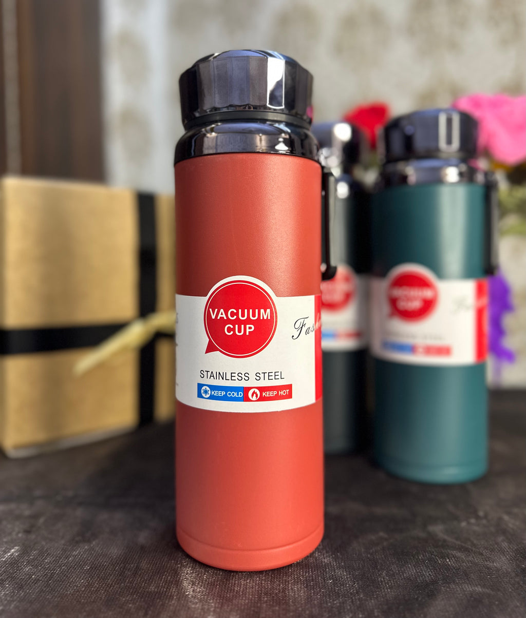 Vacuum insulated water bottle