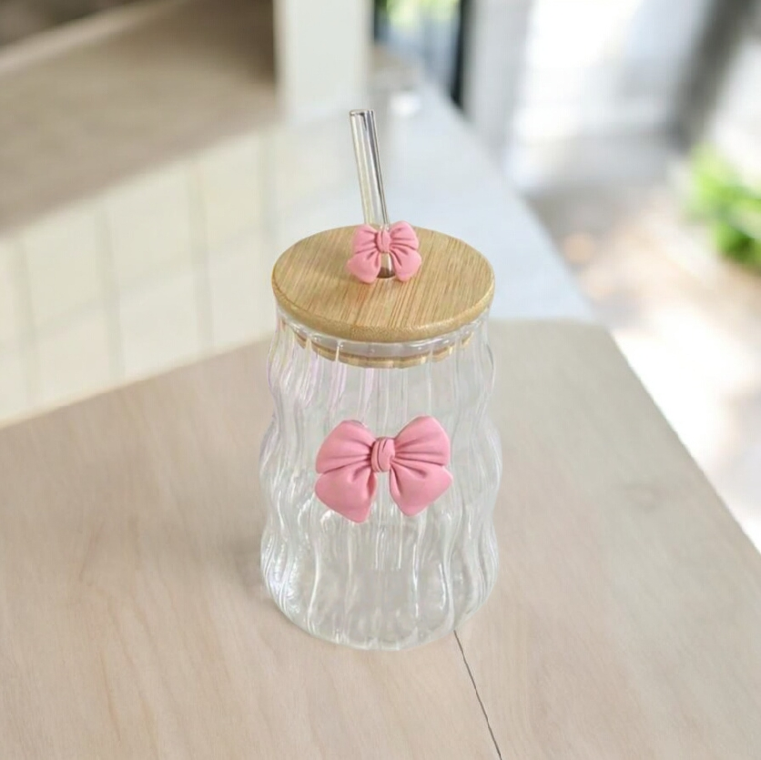 Wave-shaped bow glass sipper